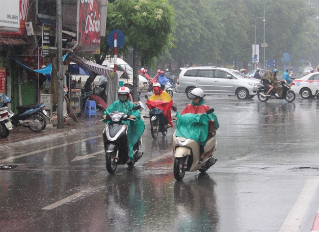 Ng&agrave;y mai kh&ocirc;ng kh&iacute; lạnh tr&agrave;n về, H&agrave; Nội chấm dứt nắng n&oacute;ng - Ảnh 1.