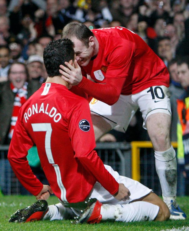 Nếu chơi bóng ích kỷ, Rooney đã xuất sắc hơn Ronaldo - Ảnh 2.