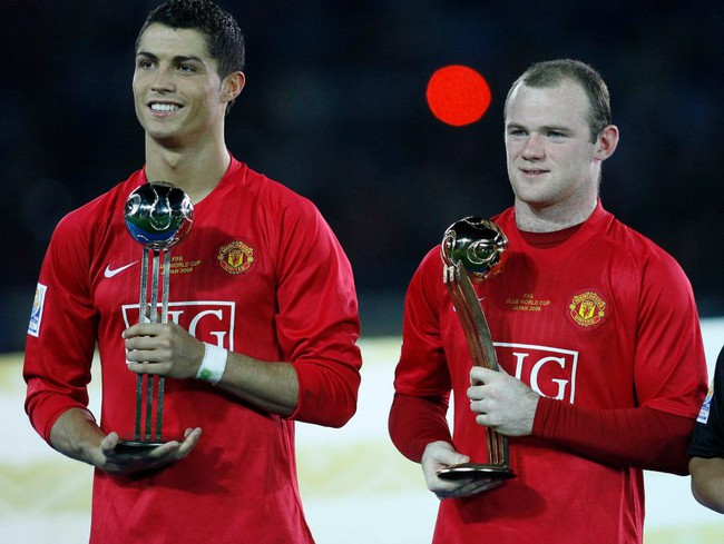 Nếu chơi bóng ích kỷ, Rooney đã xuất sắc hơn Ronaldo - Ảnh 1.