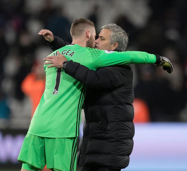 Vì sao Jose Mourinho đẩy De Gea lên băng ghế dự bị? - Ảnh 2.