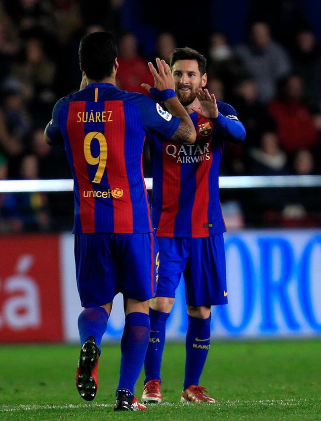 Man Utd và Man City lên kế hoạch cướp Messi từ tay Barca - Ảnh 2.