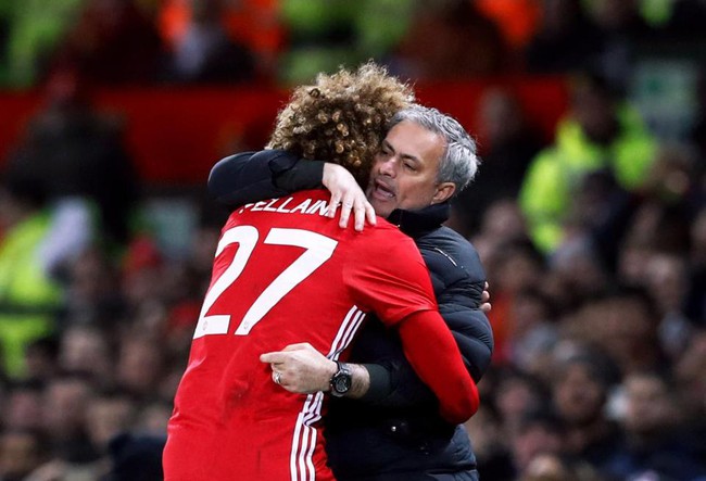 Vì sao người thừa Fellaini vẫn không bị lạc trôi khỏi Man Utd - Ảnh 2.