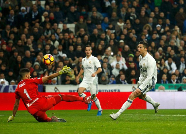 Ronaldo chửi fan Real Madrid: Đồ con hoang - Ảnh 2.