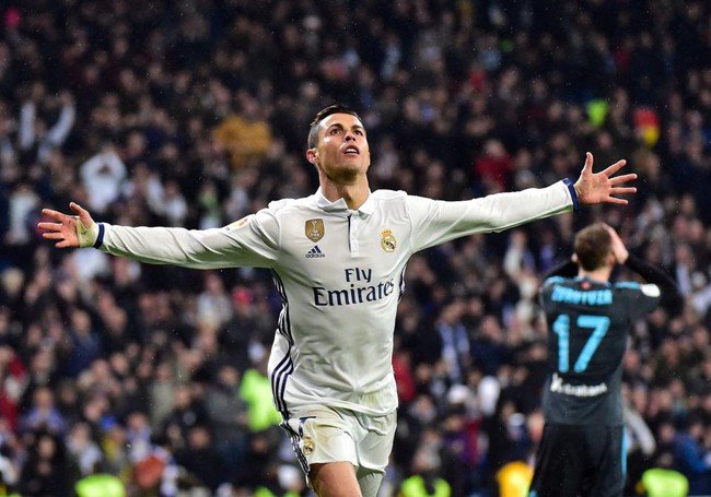 Ronaldo ra tay nghĩa hiệp, cứu nguy cho 80 ch&uacute; ch&oacute; - Ảnh 1.