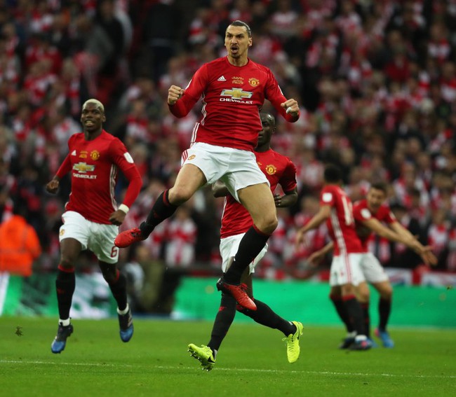 Ibrahimovic được hai con trai thuyết phục gia nhập Man Utd - Ảnh 1.