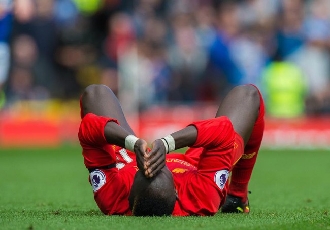 Ch&acirc;n s&uacute;t số 1 Liverpool nguy cơ nghỉ thi đấu đến hết m&ugrave;a - Ảnh 1.