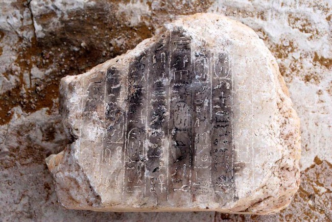 Vừa lộ diện kim tự tháp bí ẩn có niên đại 3700 năm - Ảnh 2.