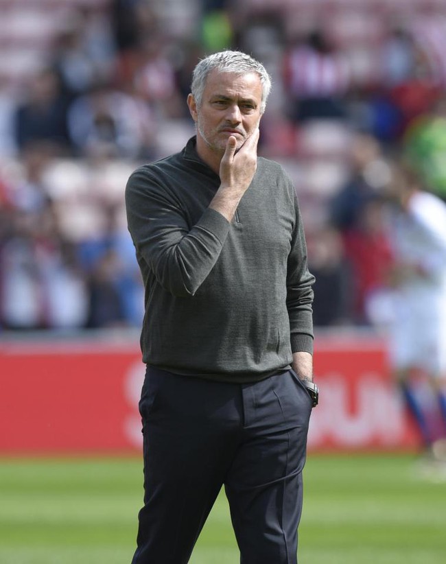 Mourinho thật nực cười khi ch&ecirc; Chelsea chỉ biết ph&ograve;ng ngự - Ảnh 1.