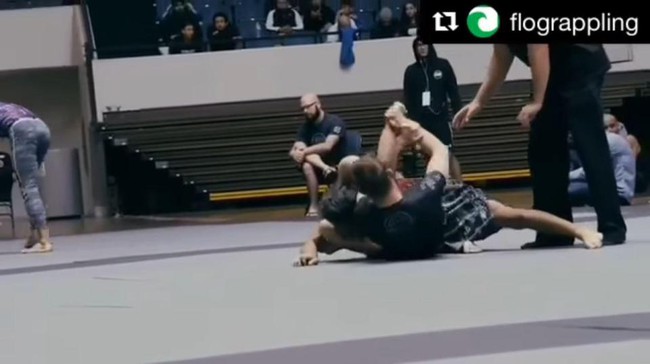 Không bỏ cuộc, võ sĩ Jiu-Jitsu bị bẻ gãy tay - Ảnh 2.