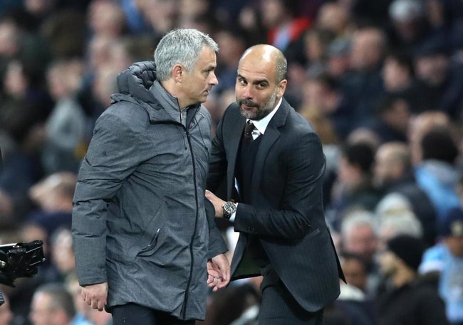 Pep Guardiola lật tẩy Mourinho đang chơi chiêu - Ảnh 1.