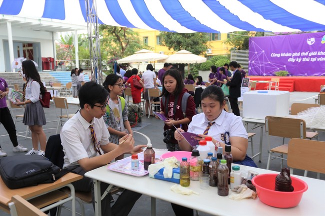 Không gian đầy sáng tạo ở Stem Fair - ngày hội khoa học dành cho học sinh Hà Nội - Ảnh 4.