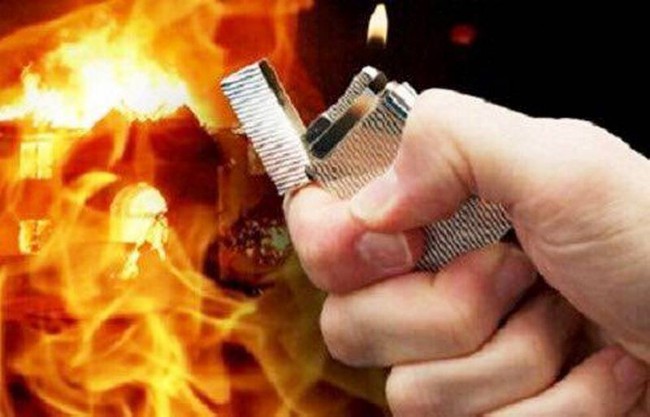 Nam thanh ni&ecirc;n ph&oacute;ng hỏa đốt cả 1 gia đ&igrave;nh ở S&agrave;i G&ograve;n - Ảnh 1.