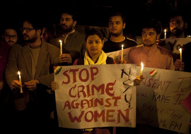 Bé gái Ấn Độ nguy kịch vì bị 4 thầy giáo cưỡng hiếp  - Ảnh 1.