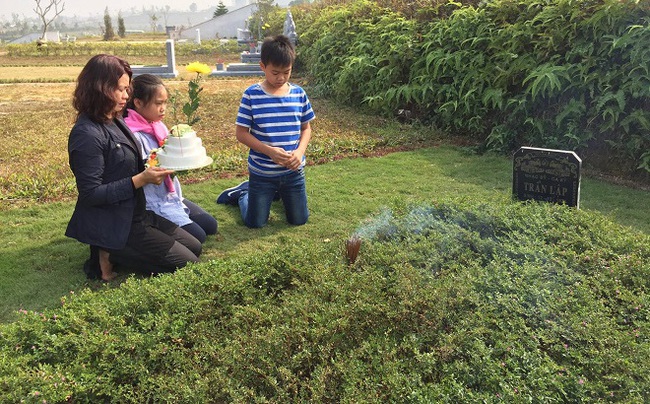 Vợ cố nghệ sĩ Trần Lập: Ham kiếm tiền... ngẩng mặt l&ecirc;n th&igrave; chồng đi mất rồi! - Ảnh 1.