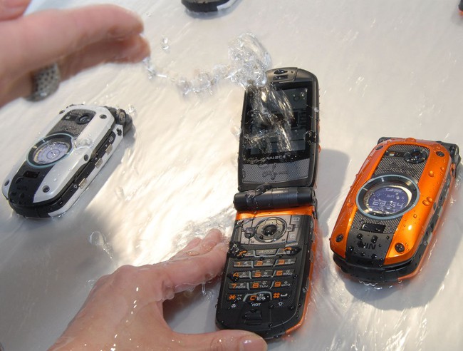 Lý do khó tin tại sao gần như tất cả điện thoại bán tại Nhật đều chống nước - Ảnh 2.