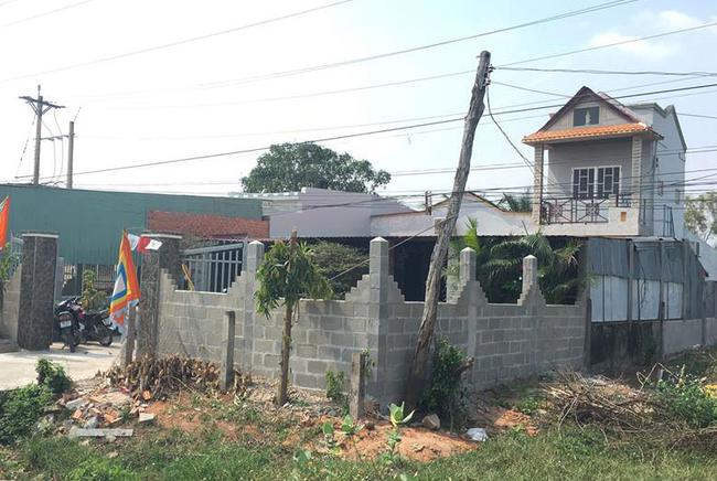 B&igrave;nh Thuận: B&eacute; 7 th&aacute;ng c&ugrave;ng mẹ chết trong tư thế treo cổ - Ảnh 1.