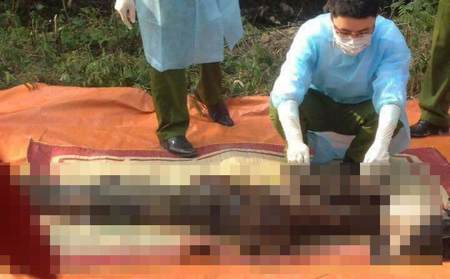  Ph&aacute;t hiện thi thể nam giới đang ph&acirc;n hủy b&ecirc;n bờ suối - Ảnh 1.