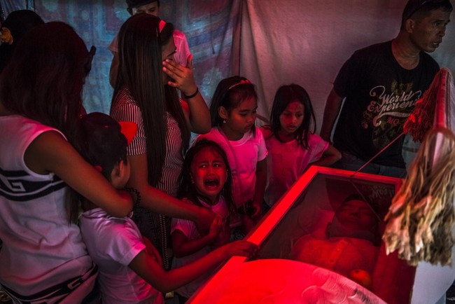 Nh&igrave;n lại những t&aacute;c phẩm nhiếp ảnh xuất sắc gi&agrave;nh giải thưởng World Press Photo 2017 - Ảnh 12.