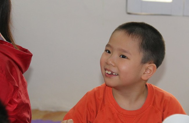 Nước mắt cô giáo mầm non khi chứng kiến bố dùng dép đánh mặt con - Ảnh 6.