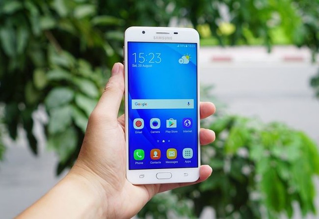 5 smartphone hấp dẫn dành tặng phái đẹp ngày 8-3 - Ảnh 5.