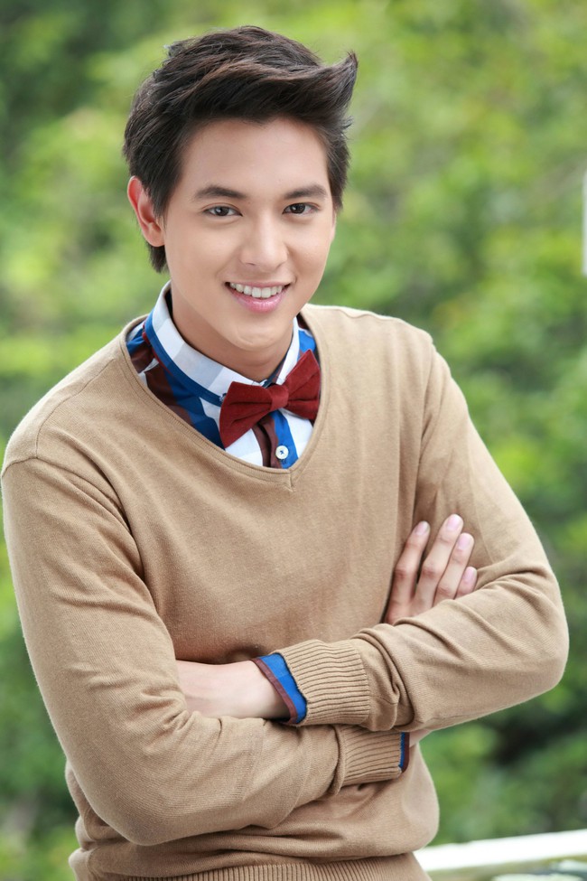 Hoàng tử nụ cười Thái James Jirayu khiến fan sốc vì lộ cằm như lưỡi cày - Ảnh 1.