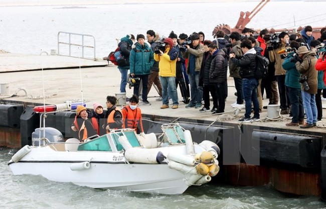 Hàn Quốc tưởng niệm 3 năm ngày xảy ra vụ chìm phà Sewol - Ảnh 1.