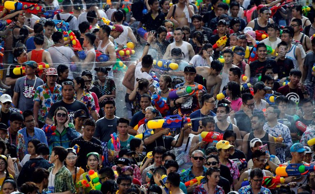 Thái Lan: 390 người thiệt mạng trong lễ hội té nước Songkran 2017 - Ảnh 1.