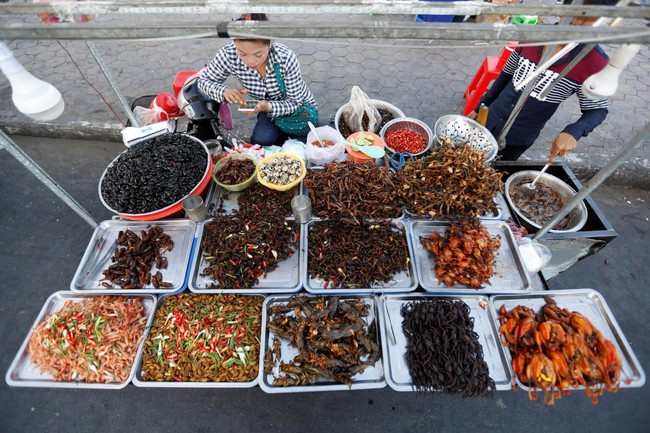 Không có dịp thưởng thức streetfood Bangkok thì chần chừ gì mà không tới 5 thiên đường ẩm thực này - Ảnh 1.