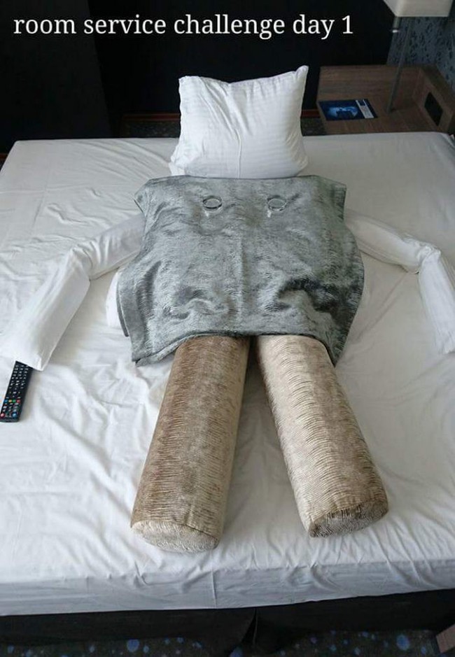 10 ng&agrave;y ở kh&aacute;ch sạn buồn ch&aacute;n, vị kh&aacute;ch n&agrave;y đ&atilde; l&agrave;m điều đặc biệt khiến c&ocirc; phục vụ ph&ograve;ng ngạc nhi&ecirc;n v&agrave; x&uacute;c động - Ảnh 1.