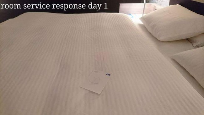 10 ngày ở khách sạn buồn chán, vị khách này đã làm điều đặc biệt khiến cô phục vụ phòng ngạc nhiên và xúc động - Ảnh 3.