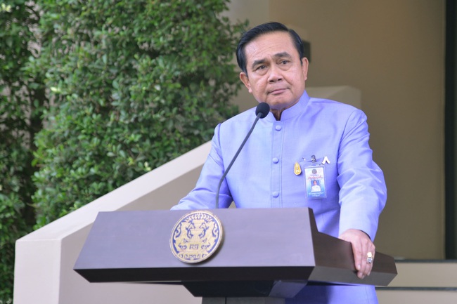 Dân mạng thích thú với hình ảnh Thủ tướng Thái Lan Prayuth Chanocha thả dáng chuyên nghiệp như người mẫu quảng cáo - Ảnh 1.