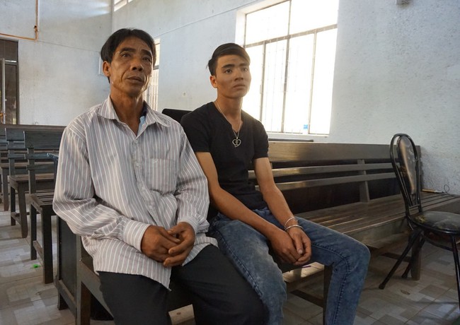 Người nh&agrave; bị hại rượt luật sư bị c&aacute;o chạy n&aacute;o loạn s&acirc;n t&ograve;a - Ảnh 2.