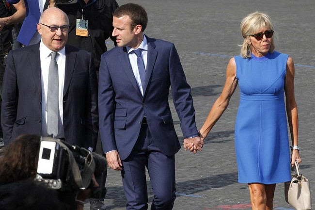 Những bức ảnh tình tứ của vợ chồng ứng viên tổng thống Pháp - Ảnh 15.