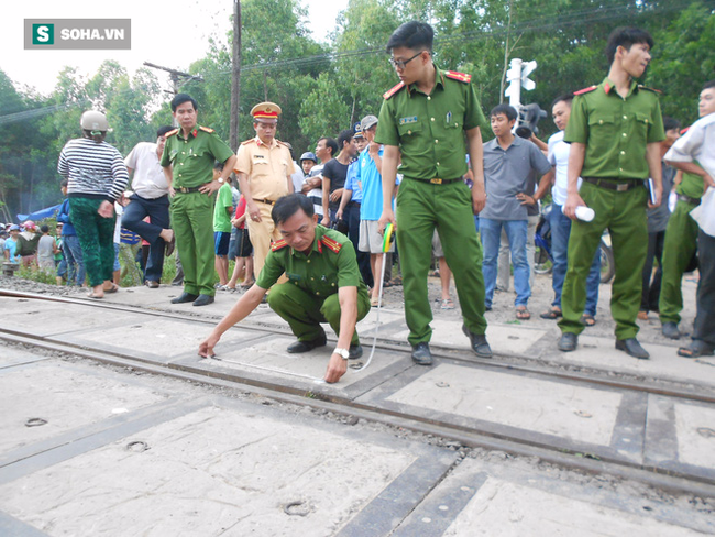 Tàu hỏa đâm ô tô 6 người thương vong: Chúng tôi nghe tiếng kéo lê vang lên kin kít - Ảnh 4.