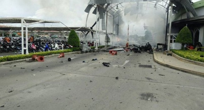 Nổ bom kép tại siêu thị ở Nam Thái Lan, nhiều người bị thương - Ảnh 3.