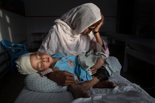 Nh&igrave;n lại những t&aacute;c phẩm nhiếp ảnh xuất sắc gi&agrave;nh giải thưởng World Press Photo 2017 - Ảnh 10.