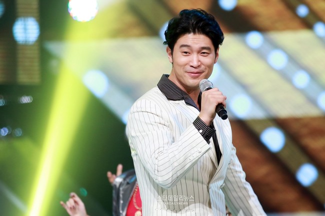 Choiza là ai mà lại khiến Sulli ngày càng ngông cuồng và nổi loạn? - Ảnh 4.