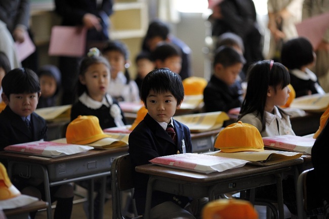 Thảm cảnh bị bắt nạt và bạo lực học đường của những đứa trẻ tị nạn vùng Fukushima - Ảnh 3.