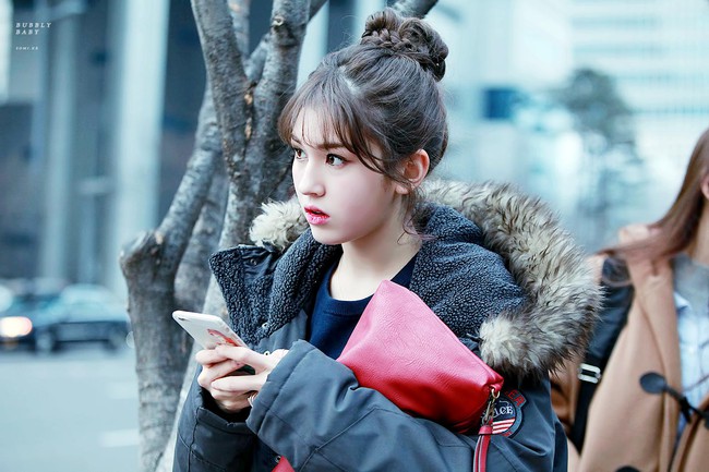 Đến Dispatch cũng b&oacute; tay kh&ocirc;ng chọn nổi Somi (I.O.I) hay Tzuyu (TWICE) đẹp hơn - Ảnh 6.