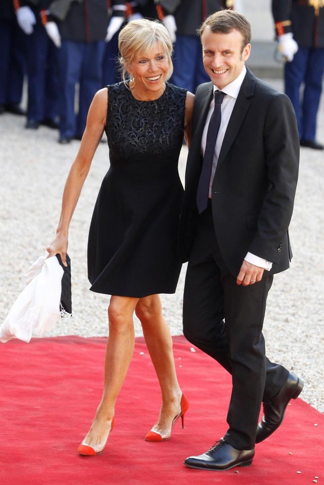Những bức ảnh tình tứ của vợ chồng ứng viên tổng thống Pháp - Ảnh 5.