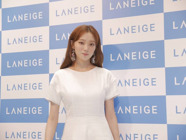 Lần đầu xuất hiện sau tin hẹn hò, Lee Sung Kyung bị dân mạng la ó vì khuôn mặt đơ cứng - Ảnh 4.