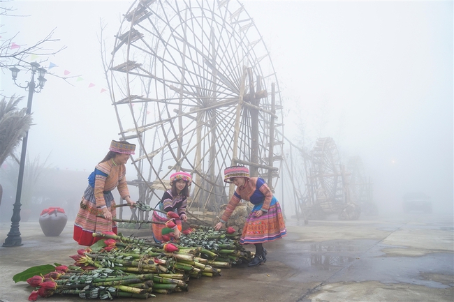 L&ecirc;̃ h&ocirc;̣i khèn, hoa khai mạc tại Fansipan Legend thu h&uacute;t h&agrave;ng ng&agrave;n du kh&aacute;ch tham dự - Ảnh 6.