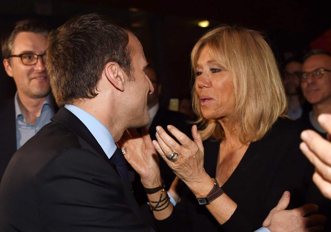 Những bức ảnh tình tứ của vợ chồng ứng viên tổng thống Pháp - Ảnh 6.