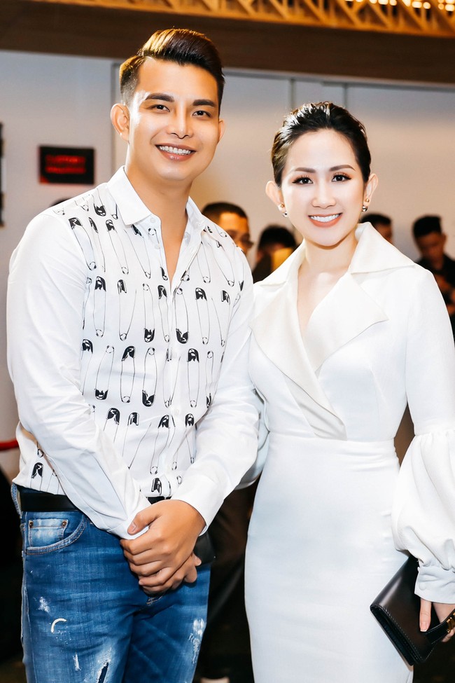 Cầu kỳ làm chi, cứ đơn giản tinh tế như Fashionista Trâm Nguyễn lại nổi bật ở VIFW 2017 - Ảnh 6.