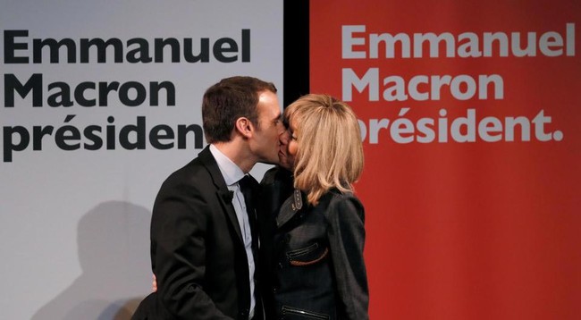 Những bức ảnh tình tứ của vợ chồng ứng viên tổng thống Pháp - Ảnh 7.