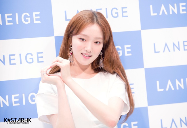 Lần đầu xuất hiện sau tin hẹn hò, Lee Sung Kyung bị dân mạng la ó vì khuôn mặt đơ cứng - Ảnh 6.