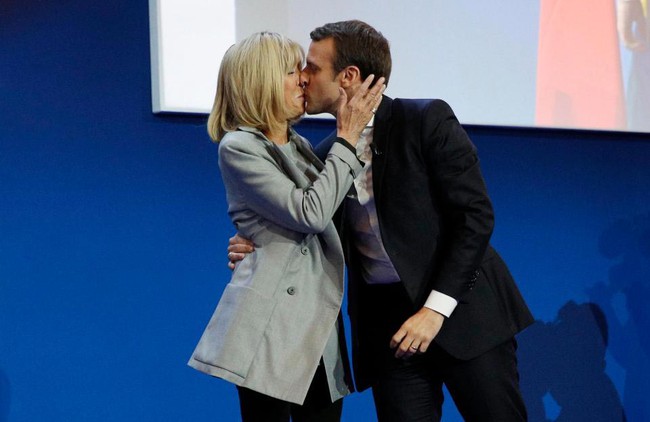 Những bức ảnh tình tứ của vợ chồng ứng viên tổng thống Pháp - Ảnh 8.