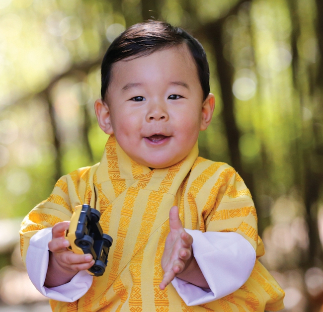 Mới ngày nào còn đang ẵm ngửa, hoàng tử Bhutan giờ đã 1 tuổi và trông cực kỳ dễ thương! - Ảnh 1.