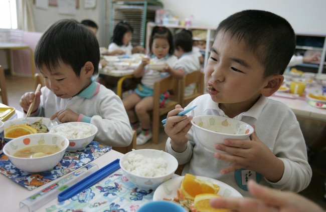 Có gì trong bữa ăn của trẻ em Nhật Bản được coi là chuẩn mực để thế giới học tập? - Ảnh 12.