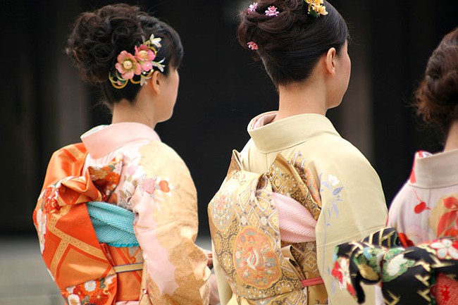 Vì sao con gái Nhật mặc Kimono kín như bưng nhưng để hở ra duy nhất bộ phận này? - Ảnh 4.
